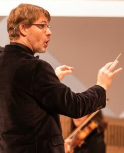 Jeffrey Buettner conducting