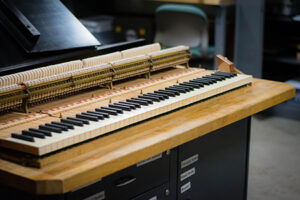 Close up photo of a piano