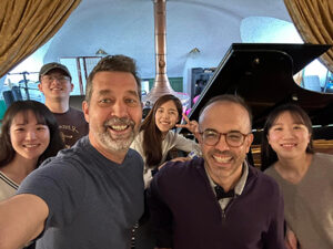 Selfie of MSU students and faculty