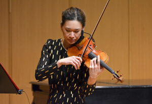 Yvonne Lam playing violin