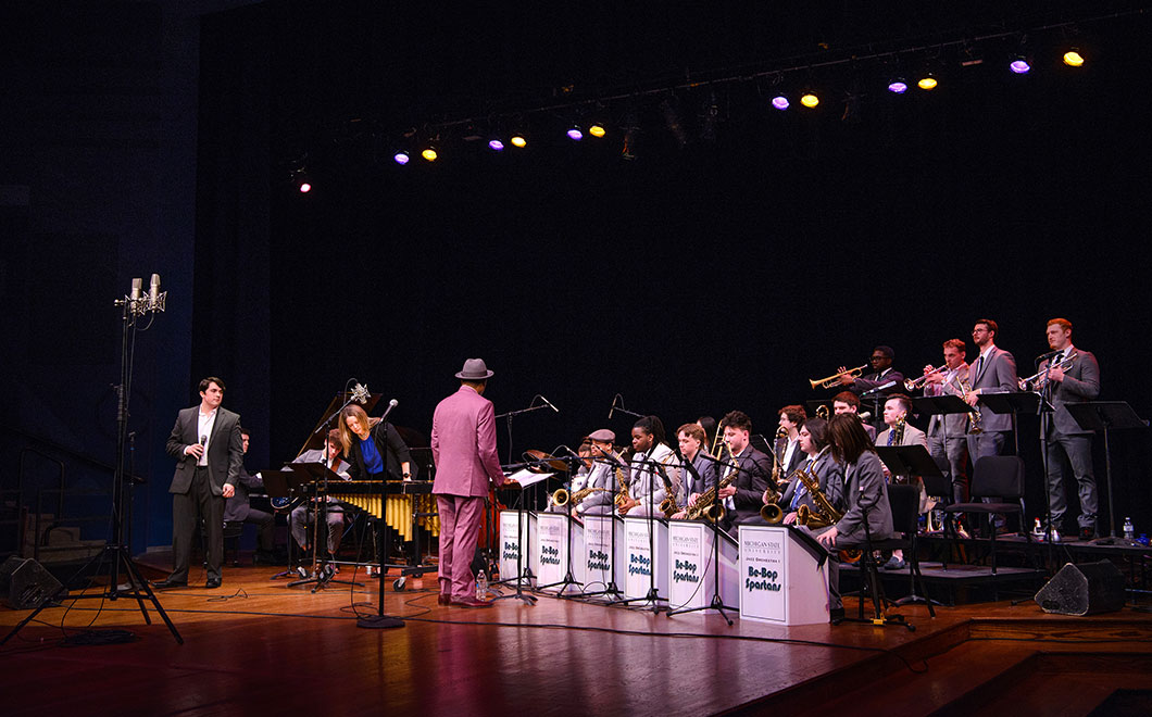 Jazz Orchestra Performs in Pasant Theater