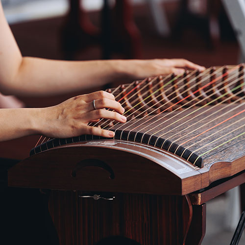 a Guzeng being performed